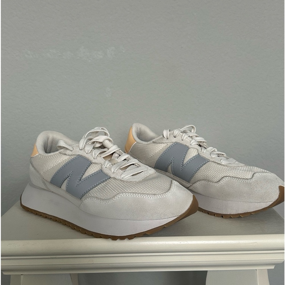 NEW BALANCE WOMENS